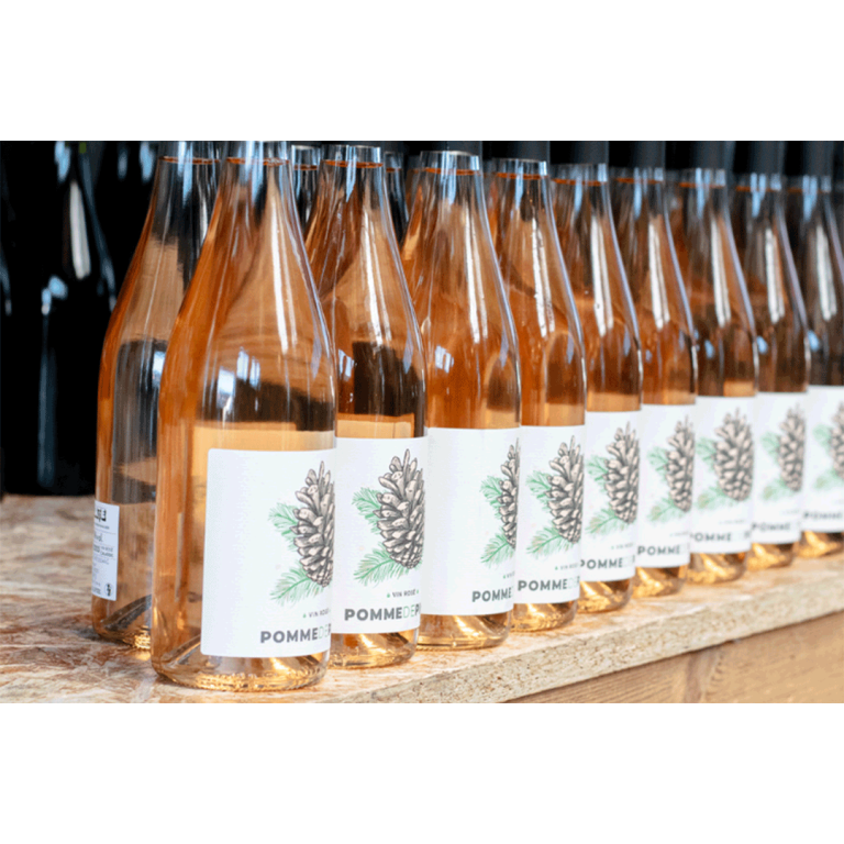 La personnalisation des bouteilles de vin : un atout marketing incontournable pour les professionnels