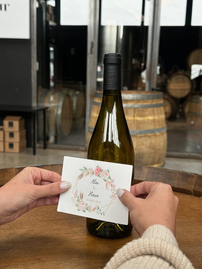 Bouteille de vin personnalisee avec prenoms