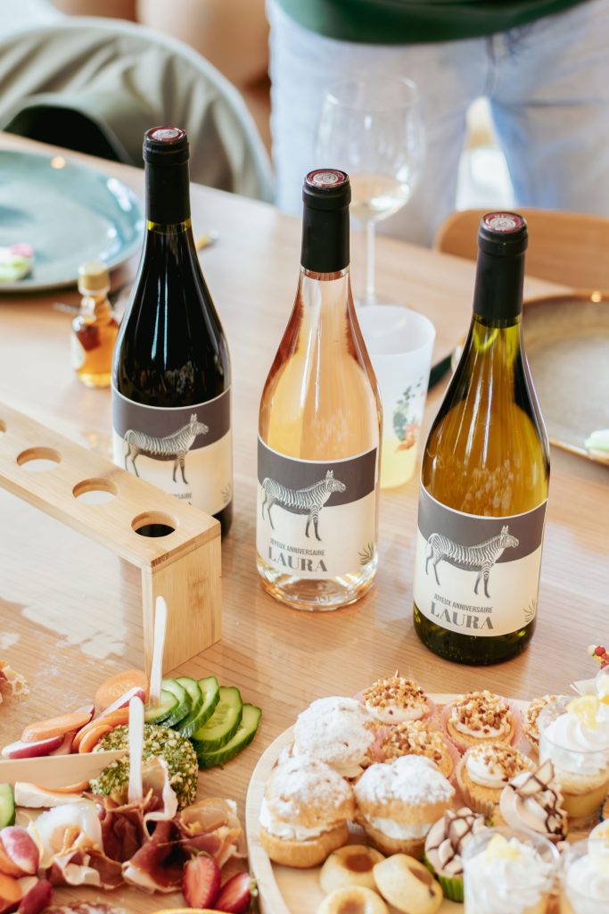 Bouteilles de vin personnalisées pour un anniversaire