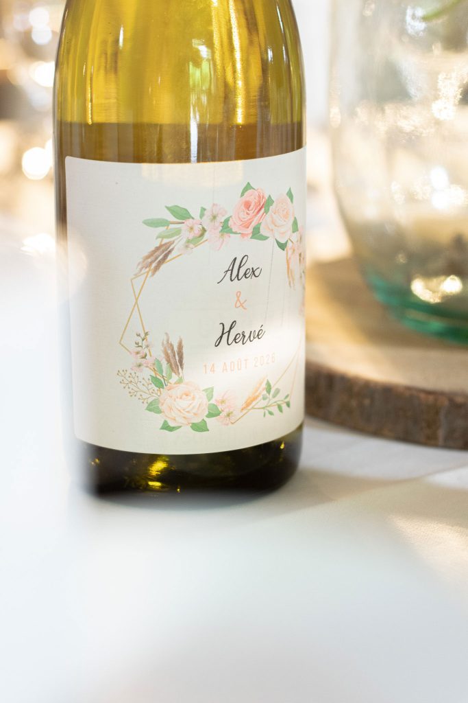 Bouteille de vin blanc personnalisée mariage chic