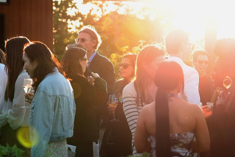 Summer party : vin personnalisé pour vos soirées d’entreprise ou fête